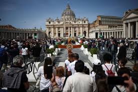 Thousands of Catholics Gather to Pray for Pope Francis